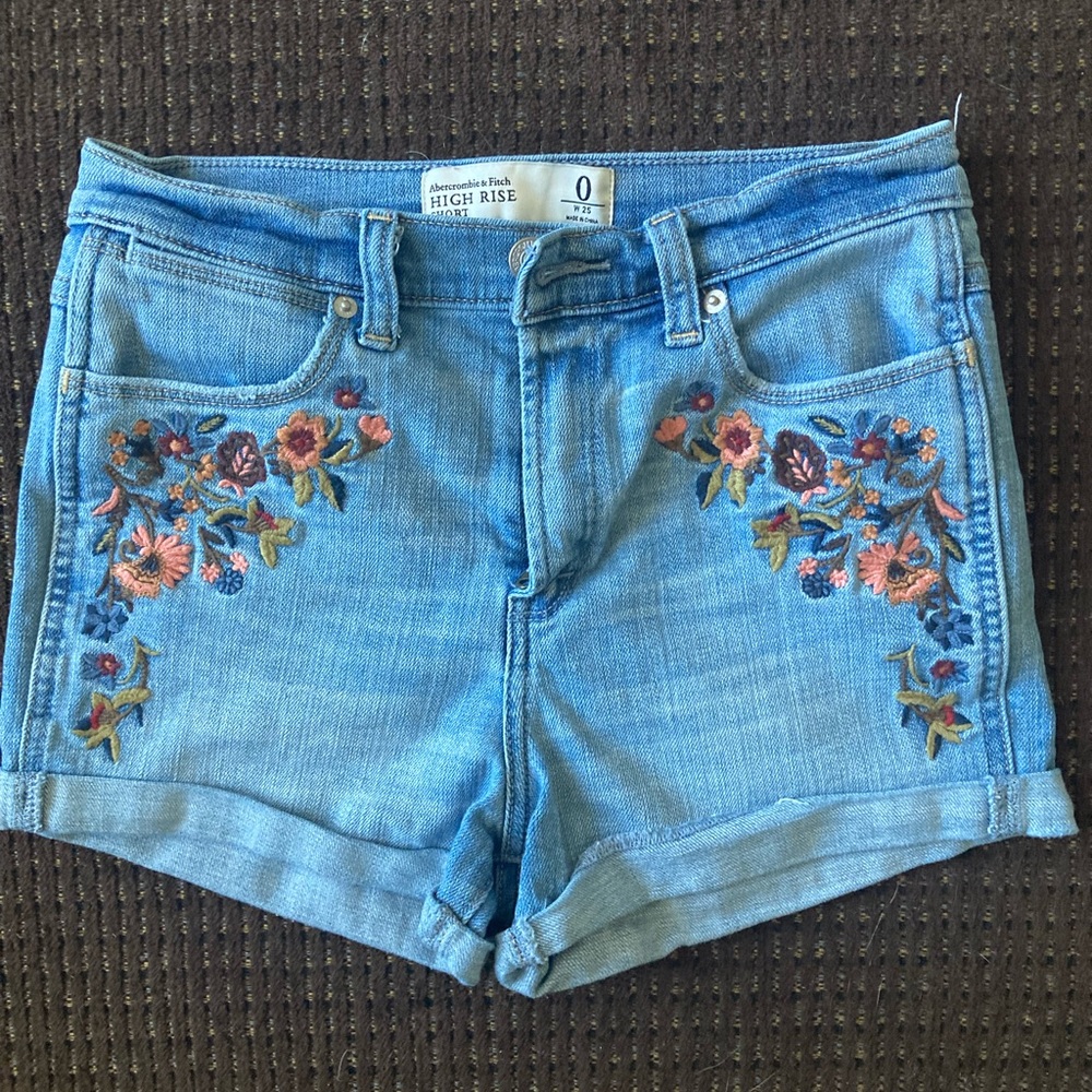 Women’s Abercrombie & Fitch Embroidered shorts, size 0